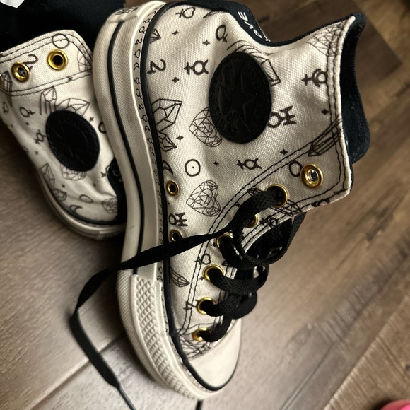 Converse platforms 
Women’s size 5.5 / men’s 3.5 - Picture 2 of 7